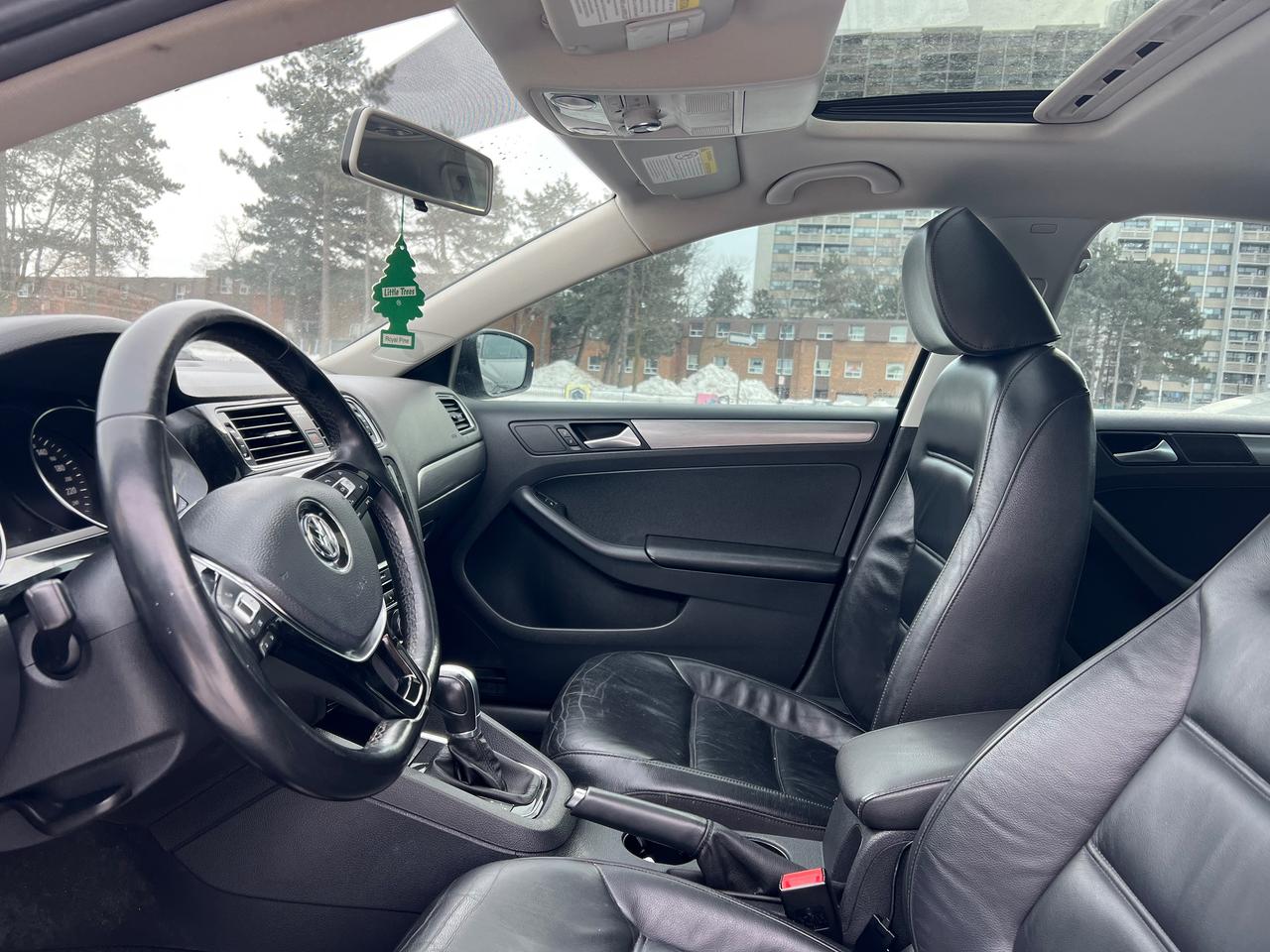 2015 Volkswagen Jetta Highline-LEATHER-BK CAM-SUNROOF-BLUETOOTH &MORE! Photo