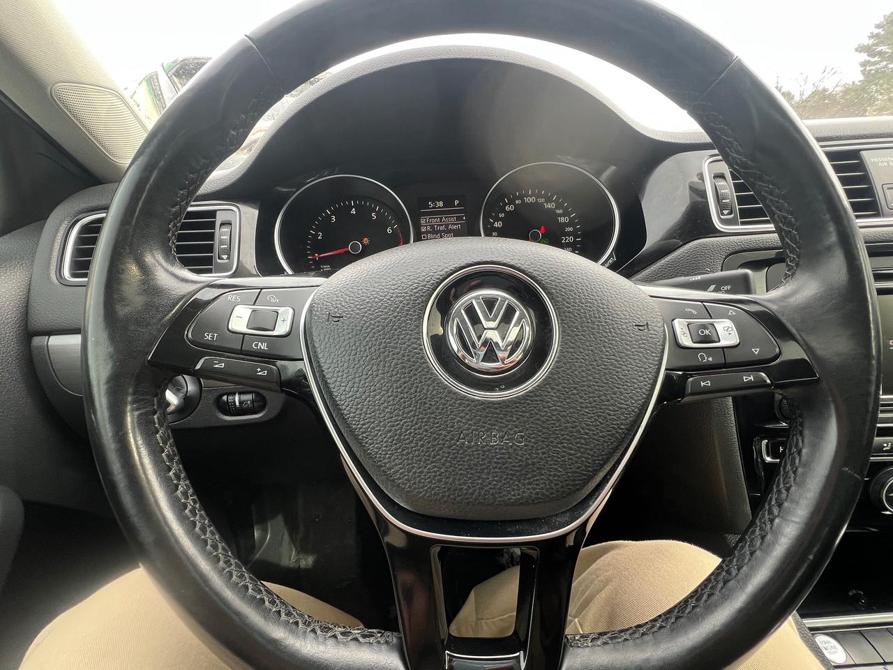 2015 Volkswagen Jetta Highline-LEATHER-BK CAM-SUNROOF-BLUETOOTH &MORE! Photo