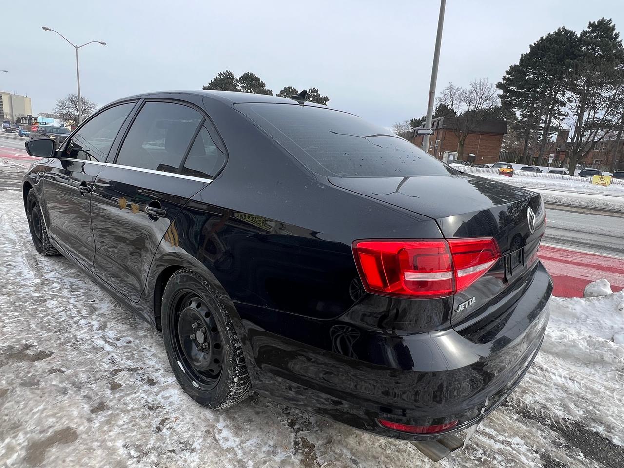 2015 Volkswagen Jetta Highline-LEATHER-BK CAM-SUNROOF-BLUETOOTH &MORE! Photo