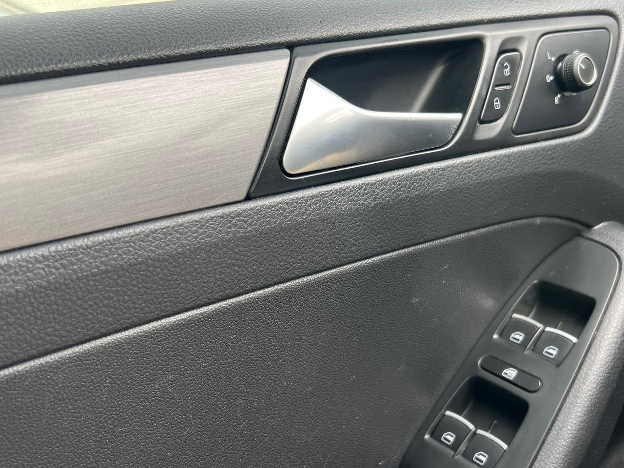 2015 Volkswagen Jetta Highline-LEATHER-BK CAM-SUNROOF-BLUETOOTH &MORE! Photo