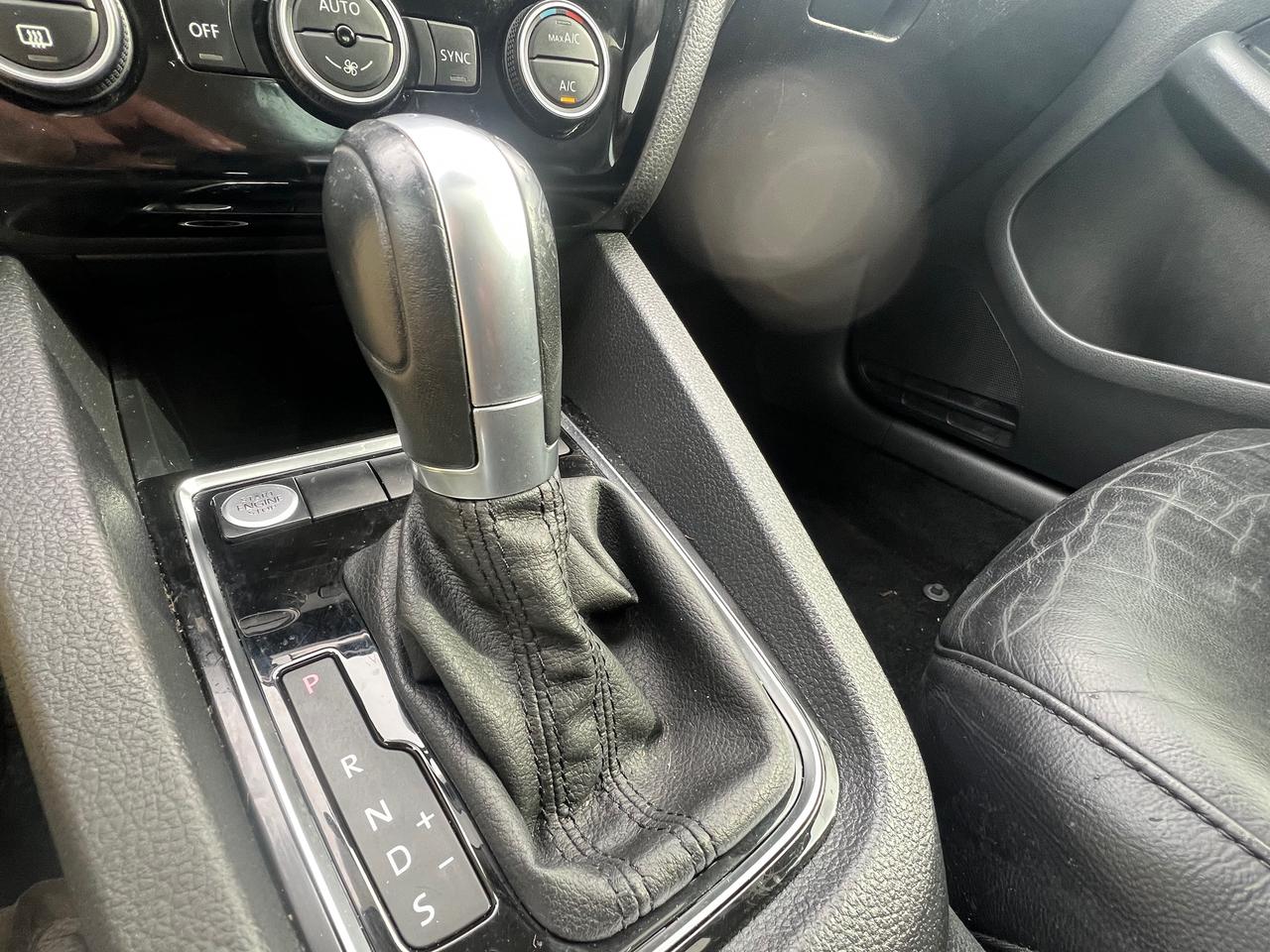 2015 Volkswagen Jetta Highline-LEATHER-BK CAM-SUNROOF-BLUETOOTH &MORE! Photo