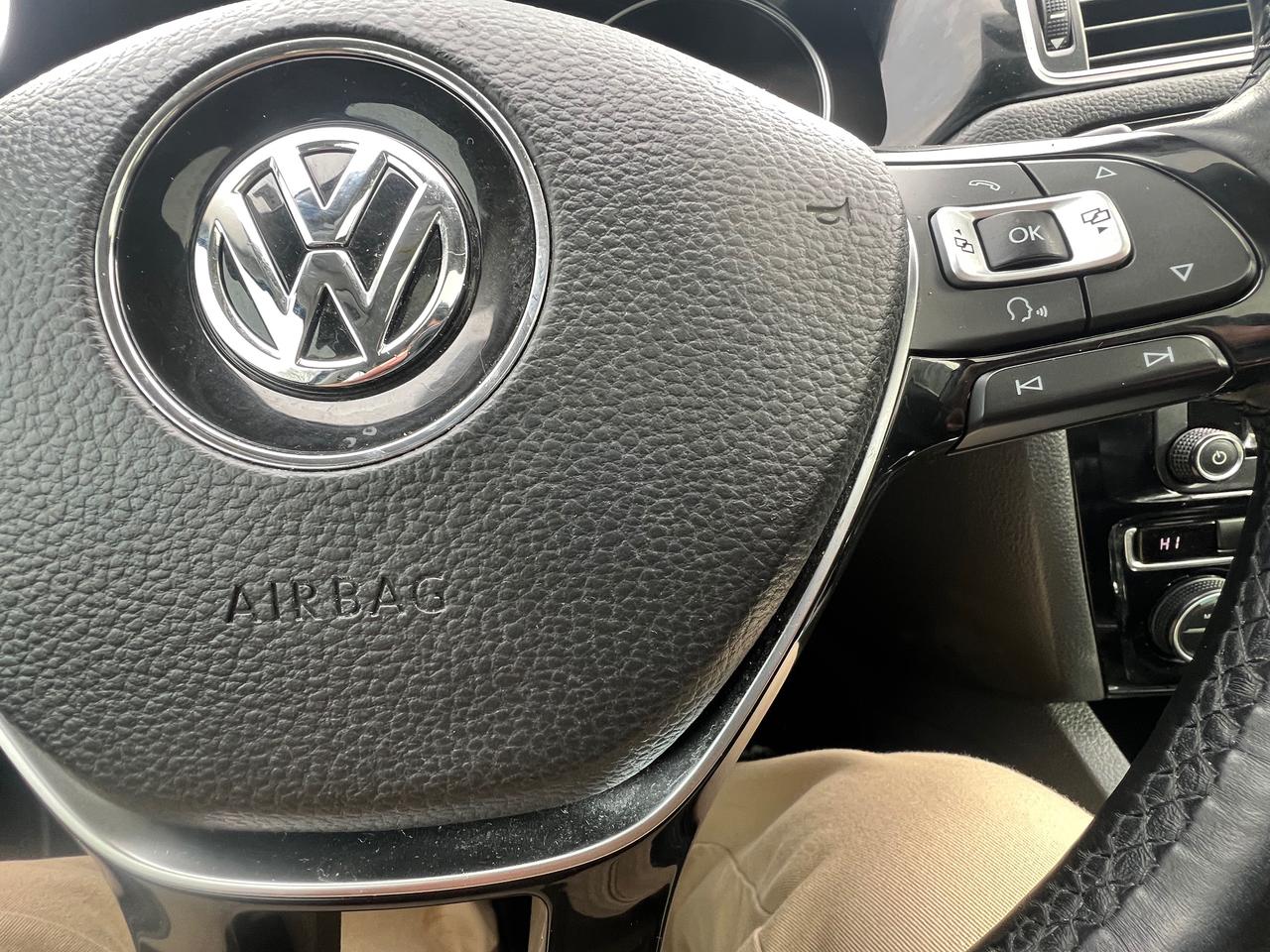 2015 Volkswagen Jetta Highline-LEATHER-BK CAM-SUNROOF-BLUETOOTH &MORE! Photo