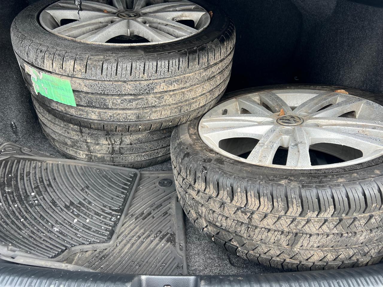 2015 Volkswagen Jetta Highline-LEATHER-BK CAM-SUNROOF-BLUETOOTH &MORE! Photo