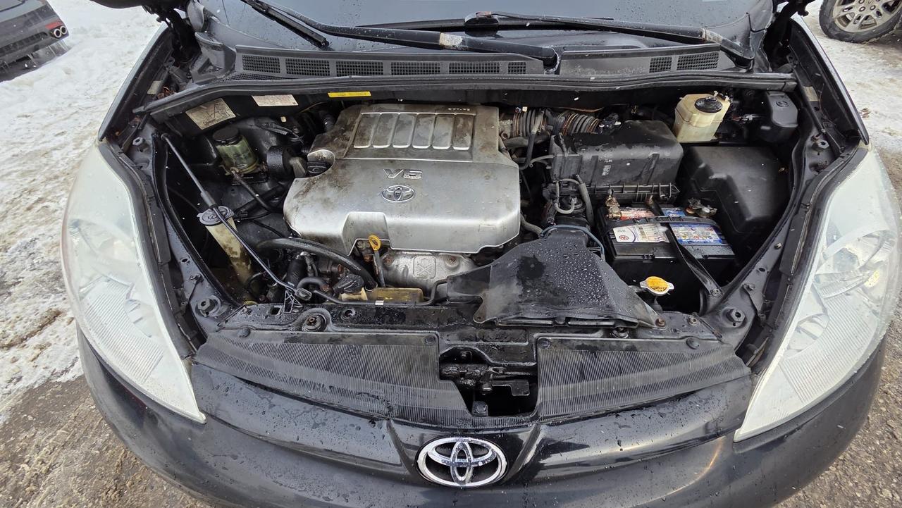 2009 Toyota Sienna LE, LEATHER, UNDERCOATED, WELL MAINTAINED Photo