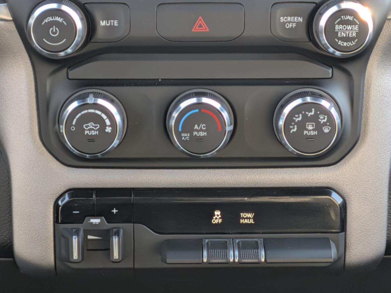 2024 RAM 3500 Big Horn Photo