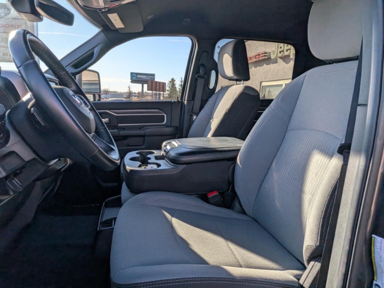 2024 RAM 3500 Big Horn Photo