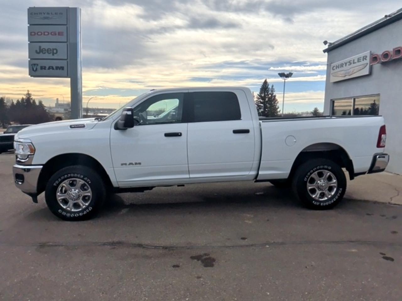 2024 RAM 3500 Big Horn Photo