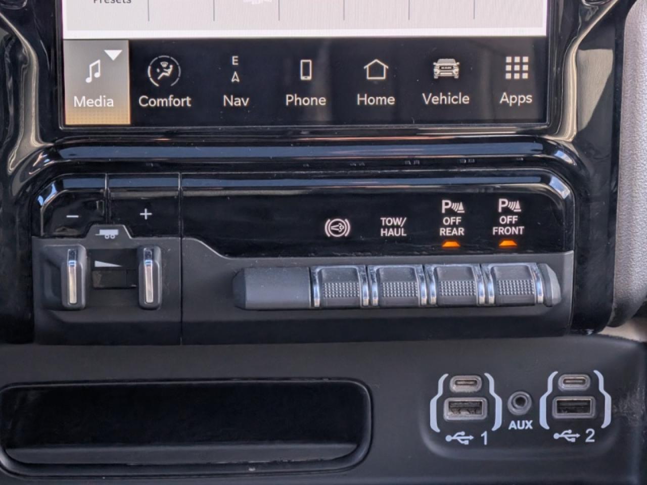 2024 RAM 2500 REBEL CREW 6'4" 4X4 6.7L DIESEL 6AT Photo