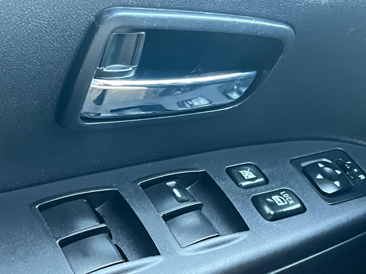 2011 Mitsubishi RVR SE-EXTRA CLEAN-AUTOMATIC & MORE! Photo