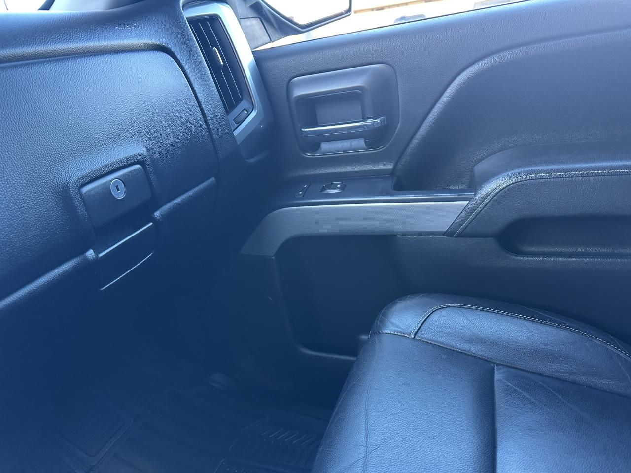 2017 Chevrolet Silverado 1500 4WD Crew Cab 2LT Z 71 Leather/Navigation Photo