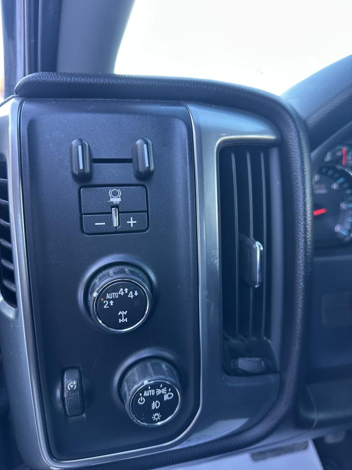 2017 Chevrolet Silverado 1500 4WD Crew Cab 2LT Z 71 Leather/Navigation Photo