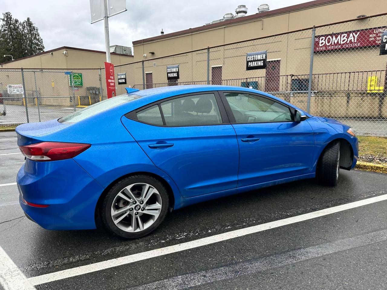 2017 Hyundai Elantra GLS - Photo #2