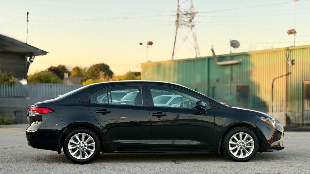 2022 Toyota Corolla LE Photo4