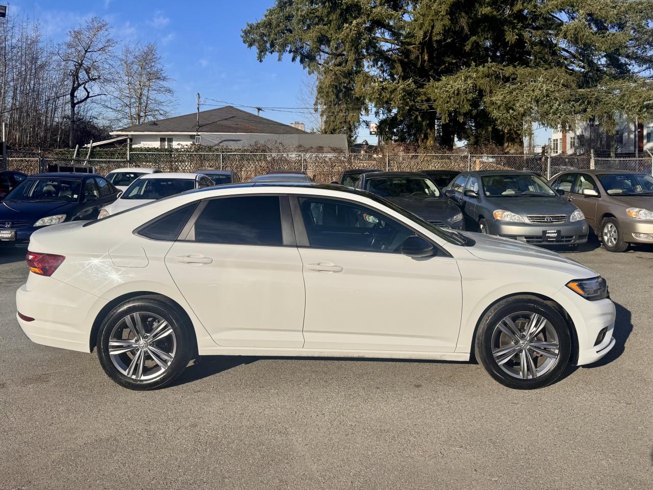 2019 Volkswagen Jetta FINANCING AVAILABLE Photo4