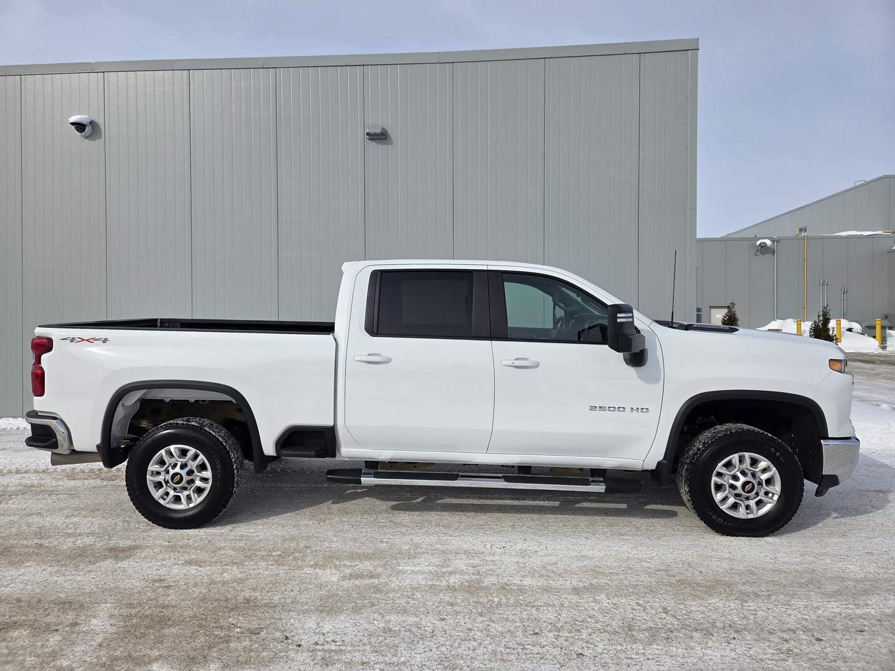 2025 Chevrolet Silverado 2500 LT Crew Cab Convenience Package | 17" Wheels Photo4