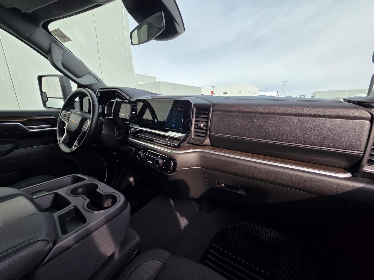 2025 Chevrolet Silverado 2500 LT Crew Cab Convenience Package | 17" Wheels Photo