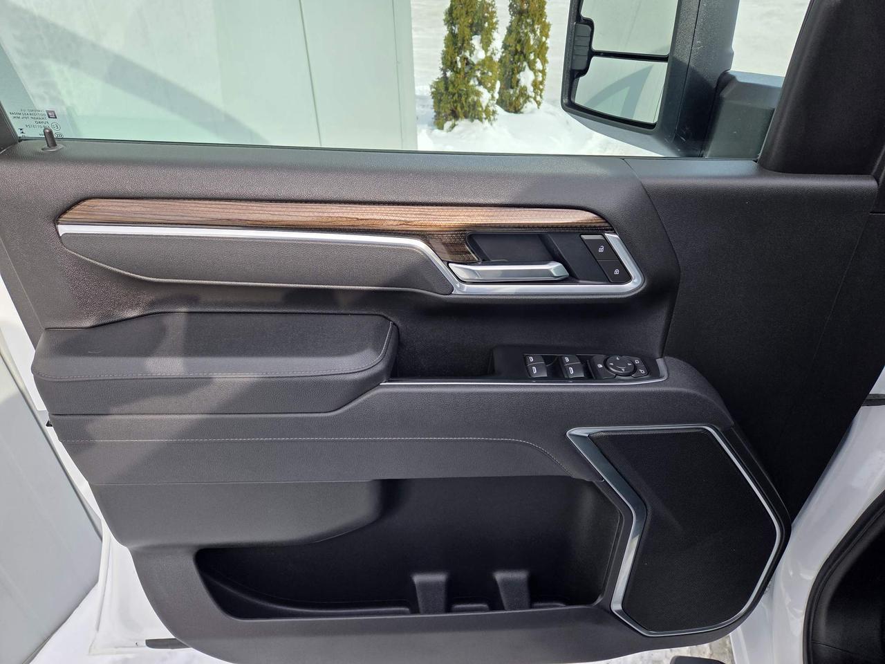 2025 Chevrolet Silverado 2500 LT Crew Cab Convenience Package | 17" Wheels Photo