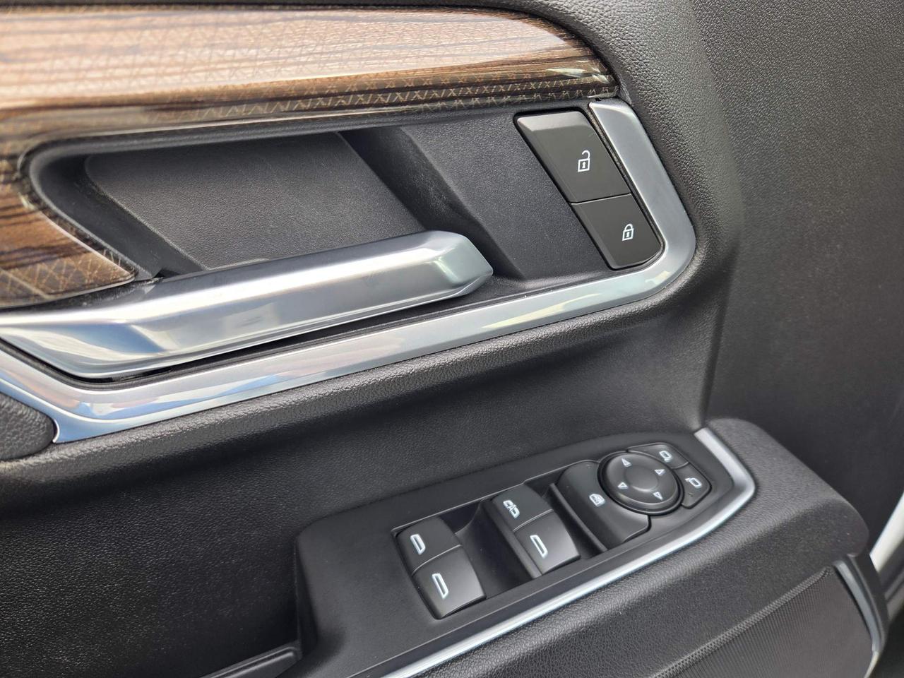 2025 Chevrolet Silverado 2500 LT Crew Cab Convenience Package | 17" Wheels Photo