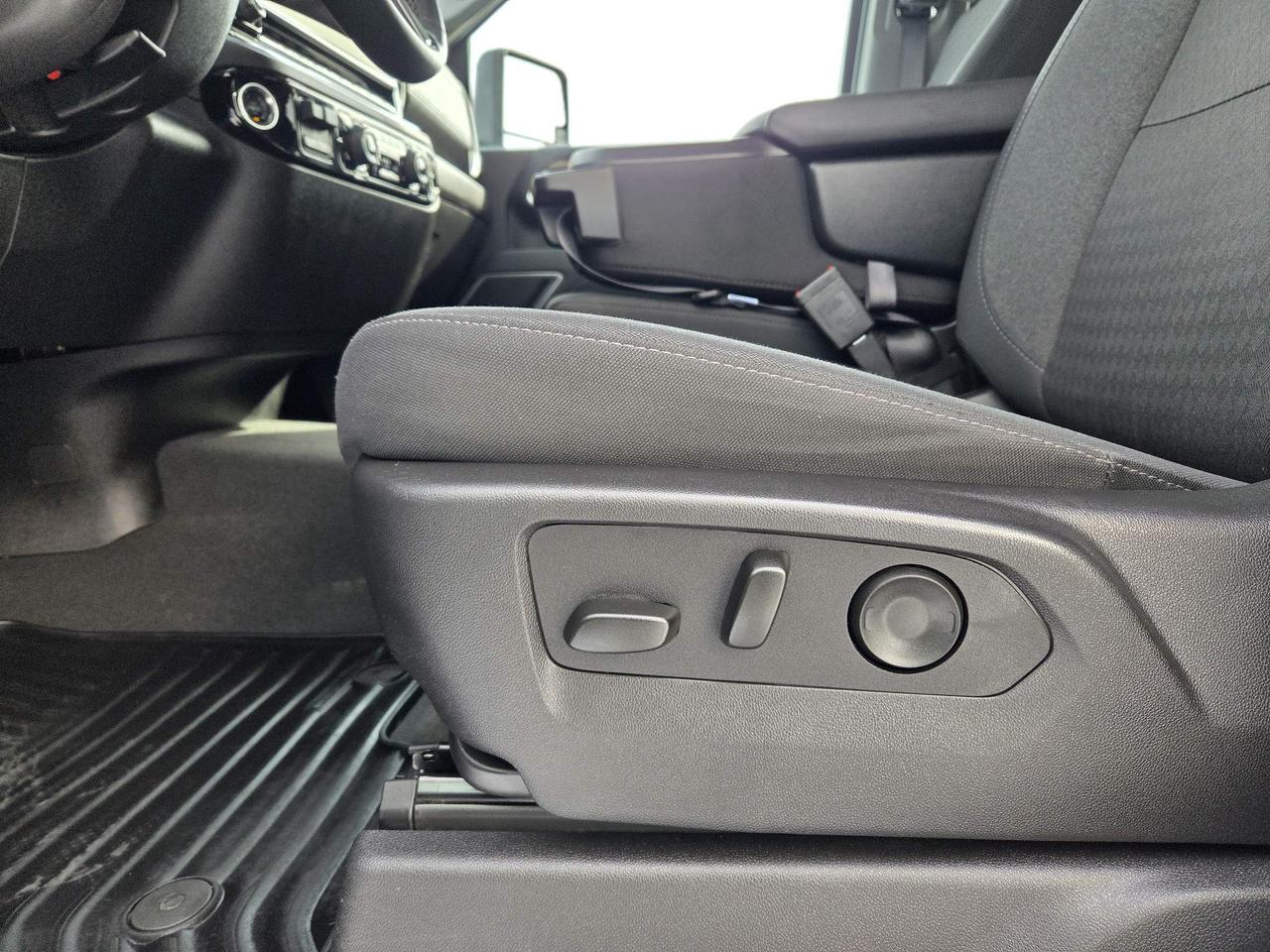 2025 Chevrolet Silverado 2500 LT Crew Cab Convenience Package | 17" Wheels Photo