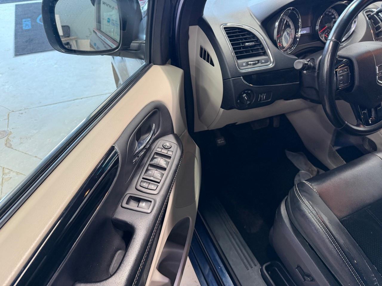 2017 Dodge Grand Caravan SXT Photo