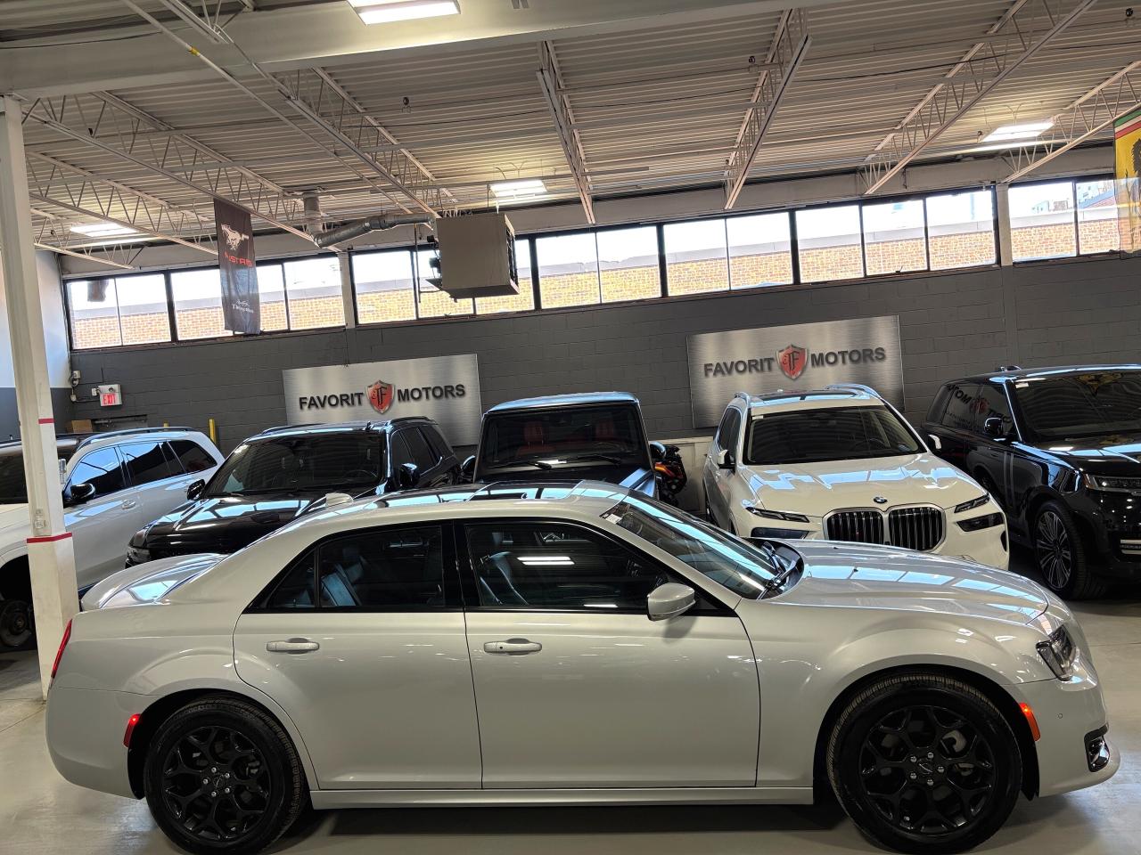 2022 Chrysler 300 300S|AWD|NAV|LEATHER|PANOROOF|ALPINEAUDIO|SPORT|++ Photo