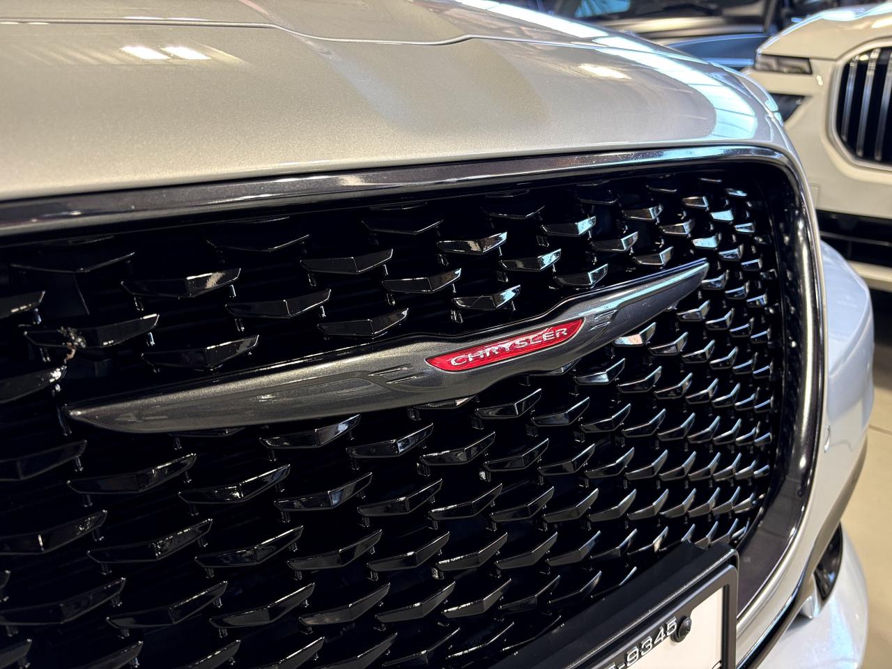 2022 Chrysler 300 300S|AWD|NAV|LEATHER|PANOROOF|ALPINEAUDIO|SPORT|++ Photo