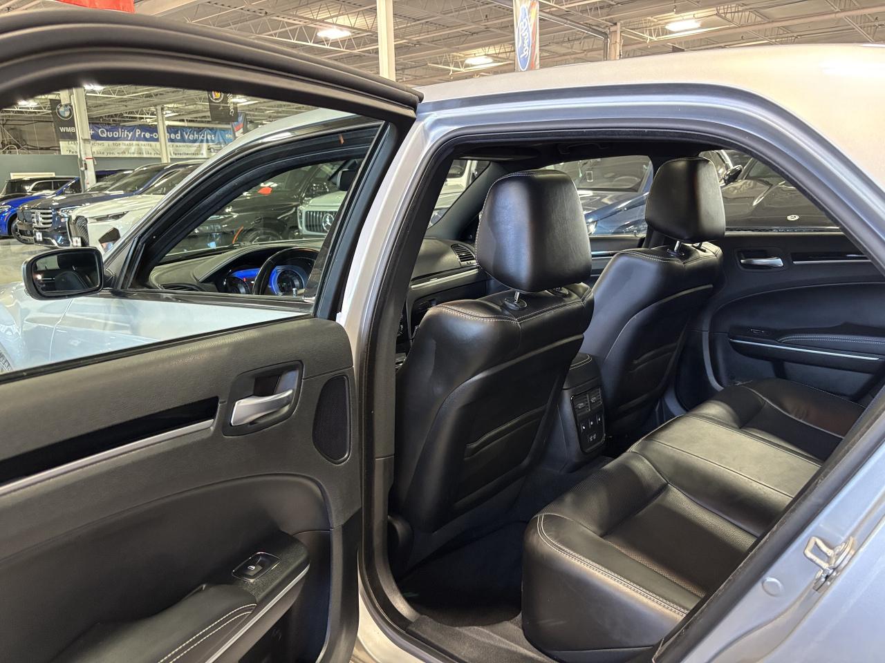 2022 Chrysler 300 300S|AWD|NAV|LEATHER|PANOROOF|ALPINEAUDIO|SPORT|++ Photo