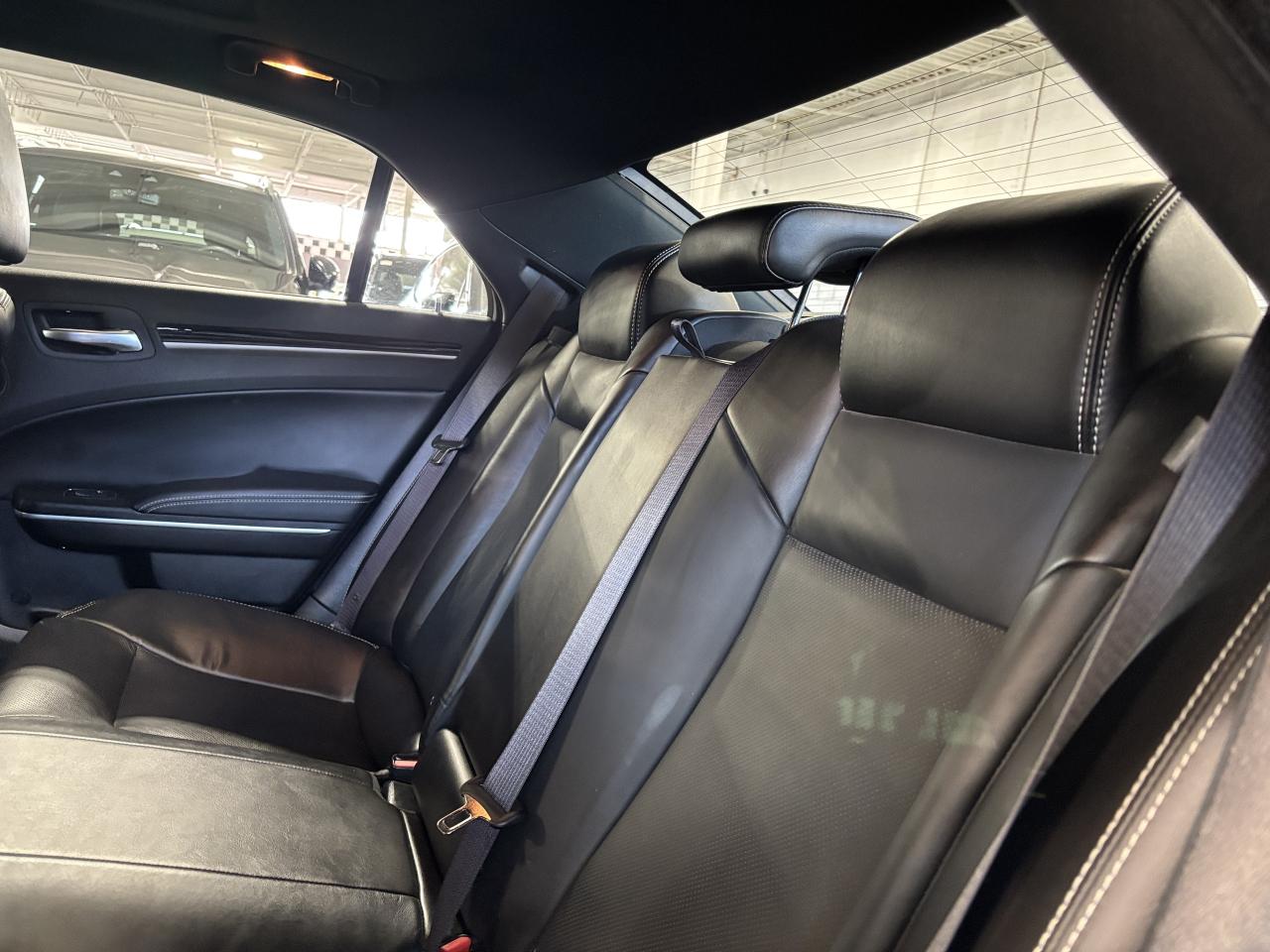 2022 Chrysler 300 300S|AWD|NAV|LEATHER|PANOROOF|ALPINEAUDIO|SPORT|++ Photo