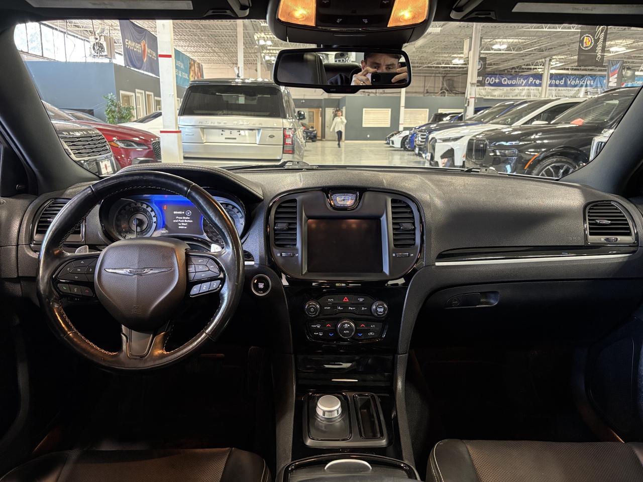 2022 Chrysler 300 300S|AWD|NAV|LEATHER|PANOROOF|ALPINEAUDIO|SPORT|++ Photo