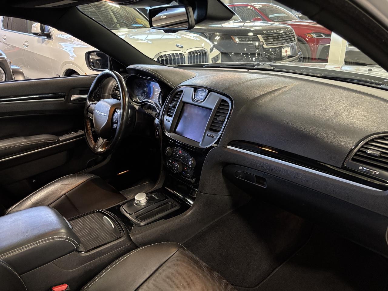 2022 Chrysler 300 300S|AWD|NAV|LEATHER|PANOROOF|ALPINEAUDIO|SPORT|++ Photo