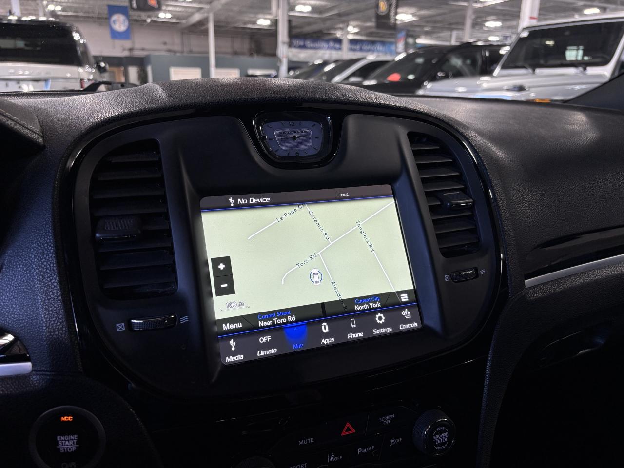 2022 Chrysler 300 300S|AWD|NAV|LEATHER|PANOROOF|ALPINEAUDIO|SPORT|++ Photo