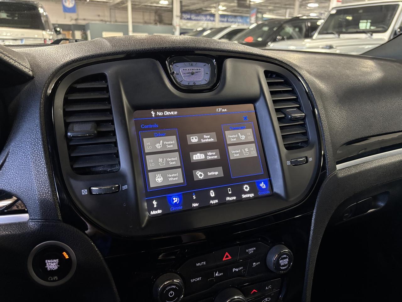 2022 Chrysler 300 300S|AWD|NAV|LEATHER|PANOROOF|ALPINEAUDIO|SPORT|++ Photo