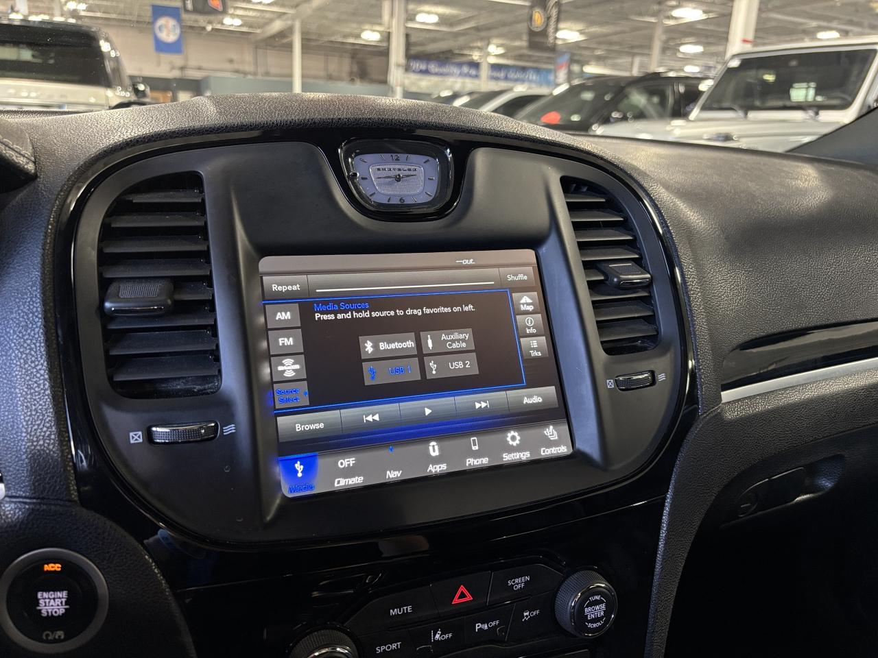 2022 Chrysler 300 300S|AWD|NAV|LEATHER|PANOROOF|ALPINEAUDIO|SPORT|++ Photo