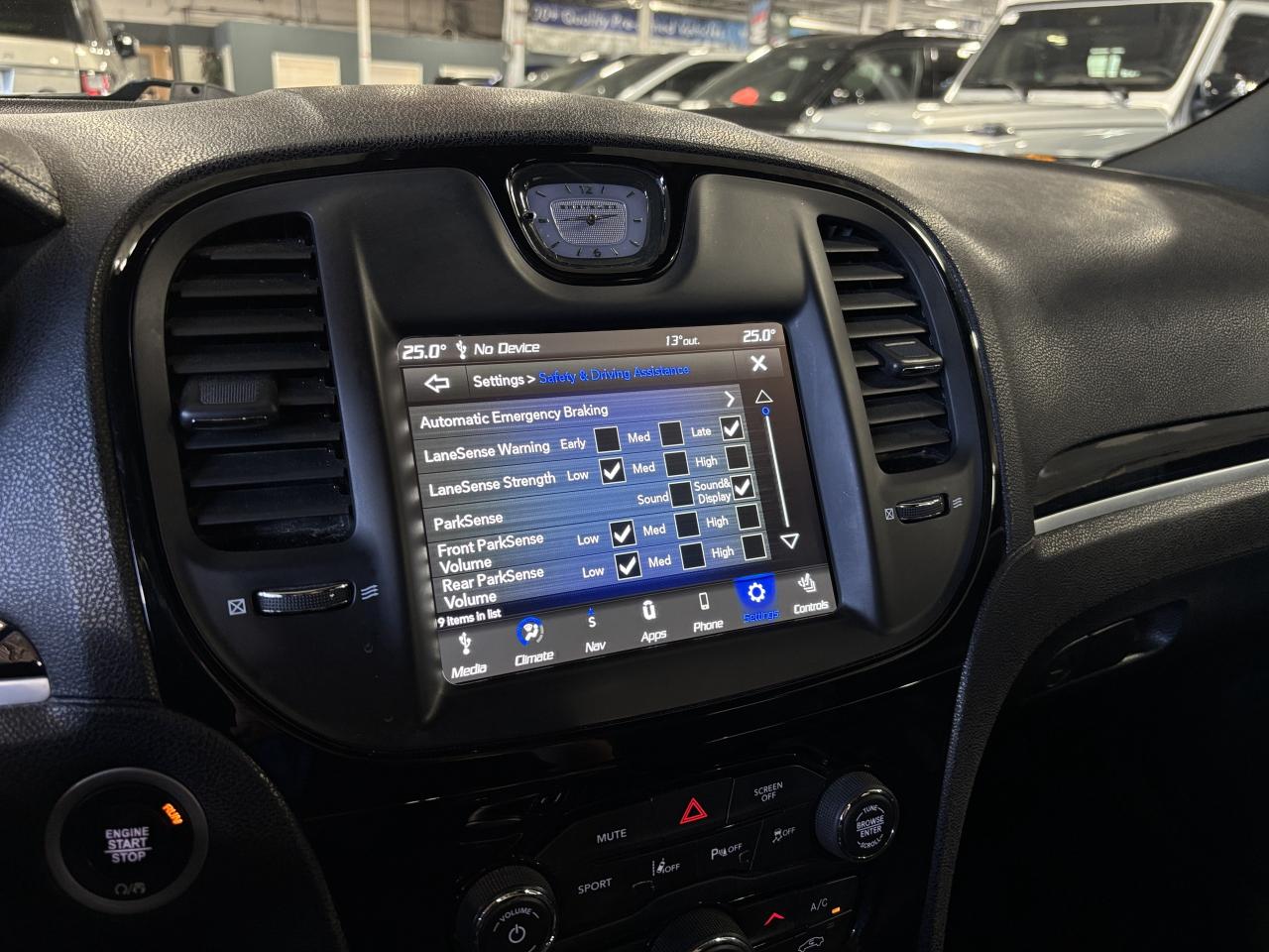 2022 Chrysler 300 300S|AWD|NAV|LEATHER|PANOROOF|ALPINEAUDIO|SPORT|++ Photo