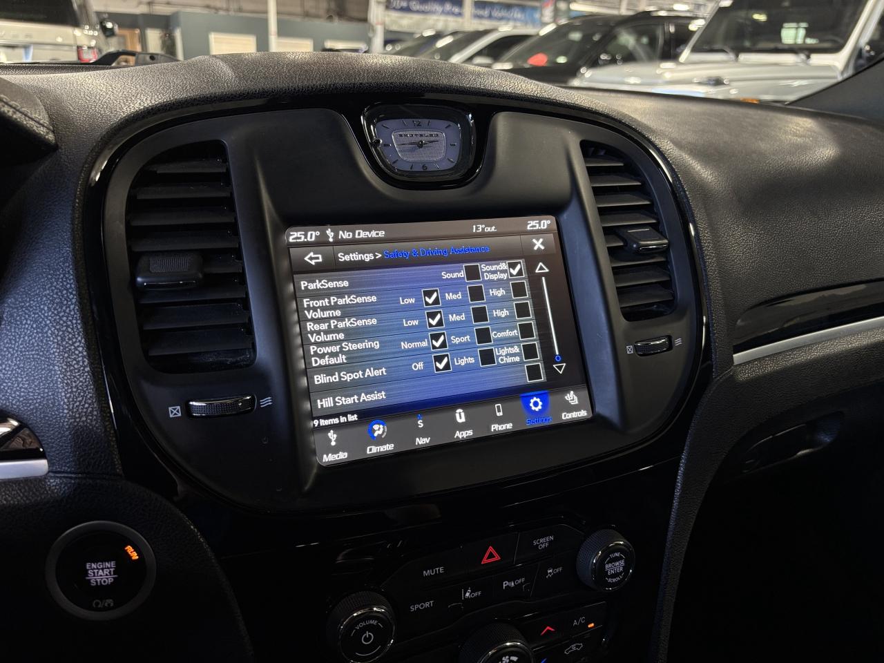 2022 Chrysler 300 300S|AWD|NAV|LEATHER|PANOROOF|ALPINEAUDIO|SPORT|++ Photo