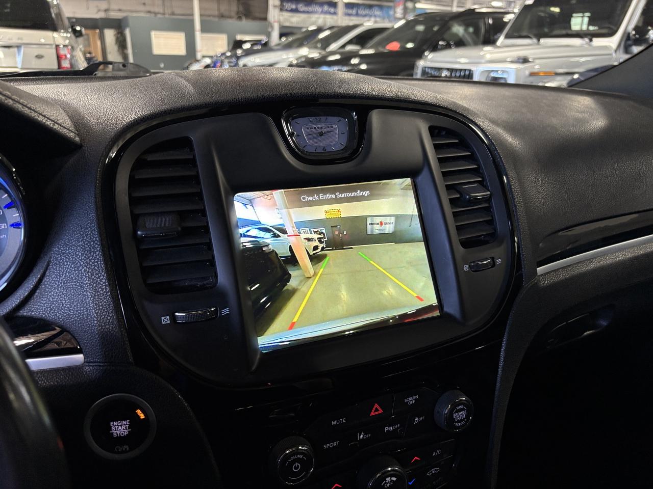 2022 Chrysler 300 300S|AWD|NAV|LEATHER|PANOROOF|ALPINEAUDIO|SPORT|++ Photo