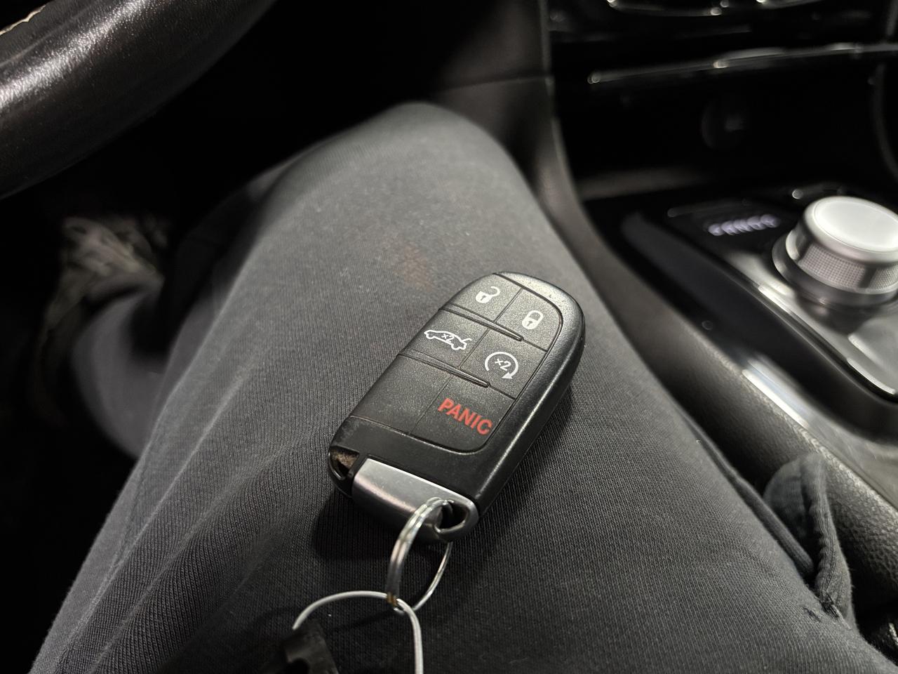 2022 Chrysler 300 300S|AWD|NAV|LEATHER|PANOROOF|ALPINEAUDIO|SPORT|++ Photo