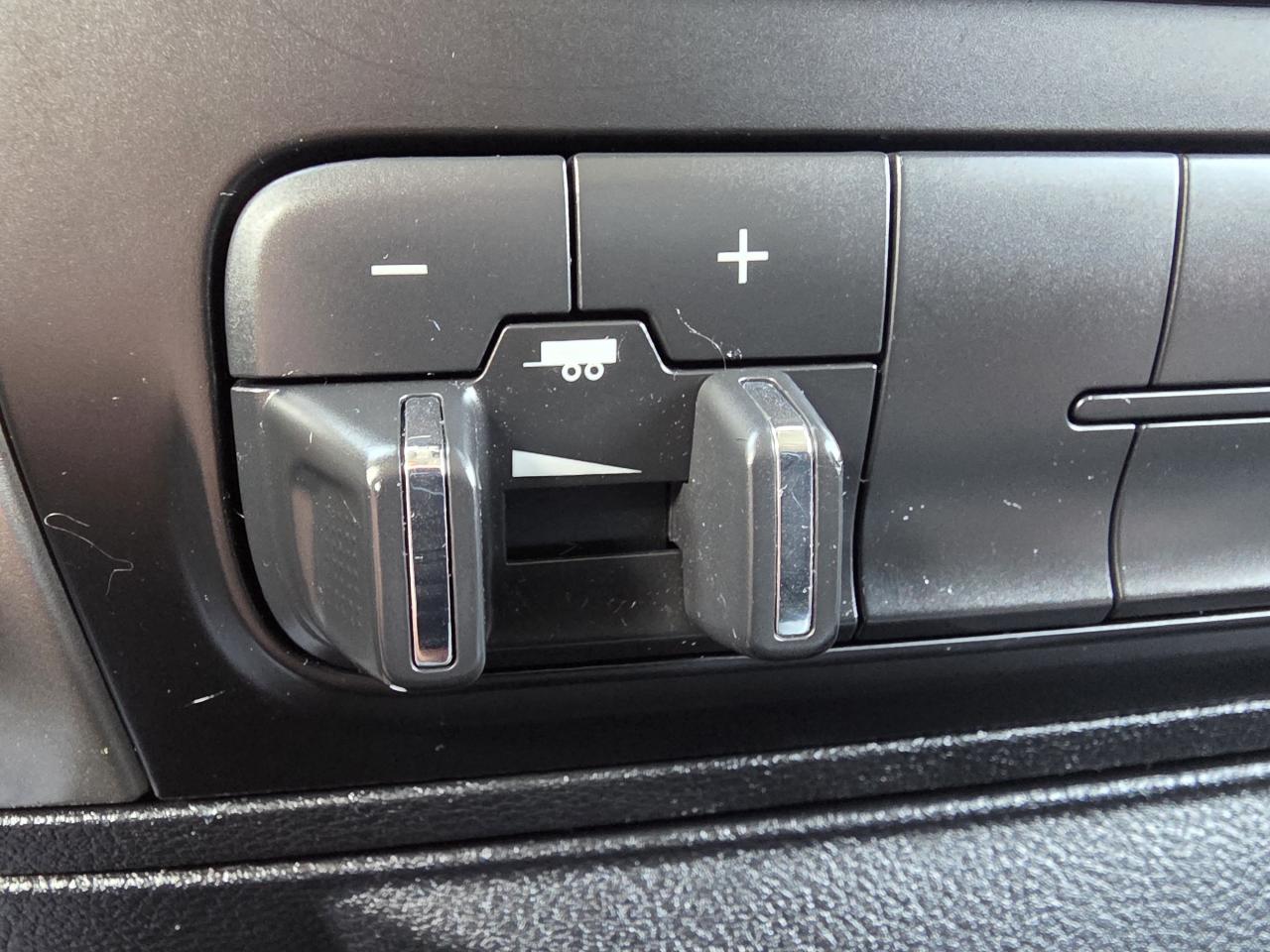 2013 RAM 1500 4WD CREW OUTDOORSMAN Photo