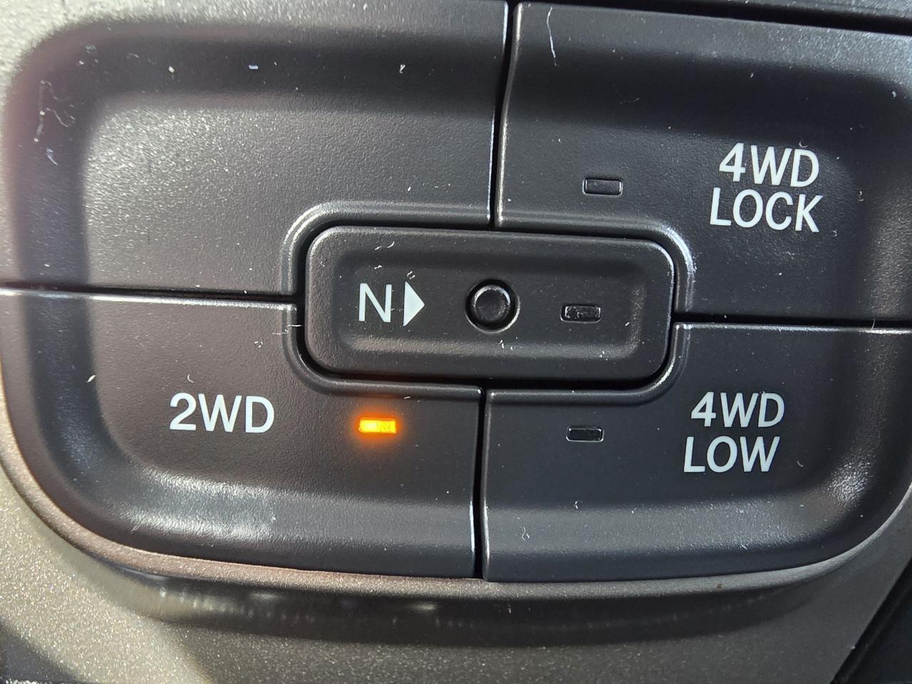 2013 RAM 1500 4WD CREW OUTDOORSMAN Photo