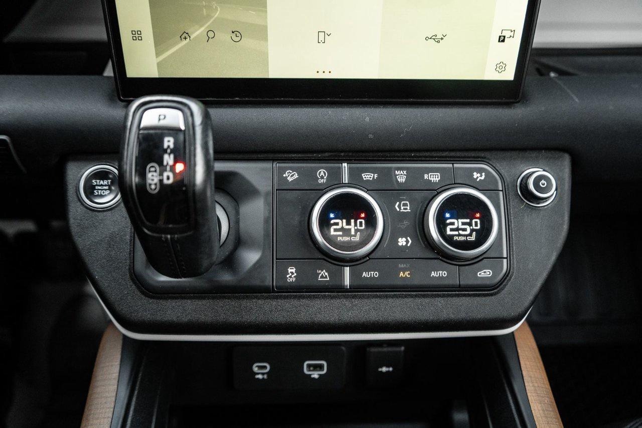 2022 Land Rover Defender SE Photo