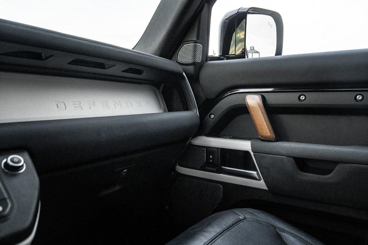 2022 Land Rover Defender SE Photo