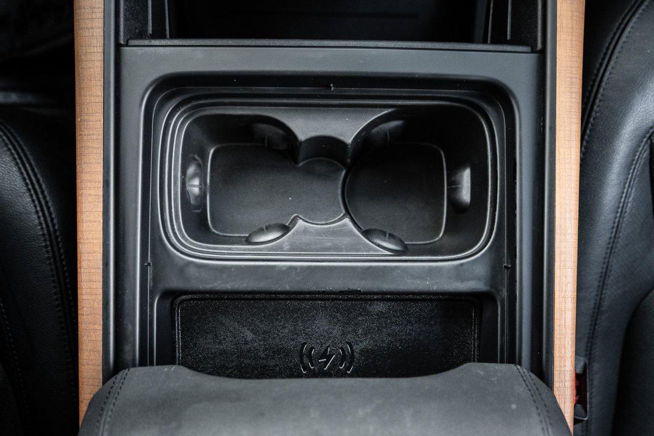 2022 Land Rover Defender SE Photo