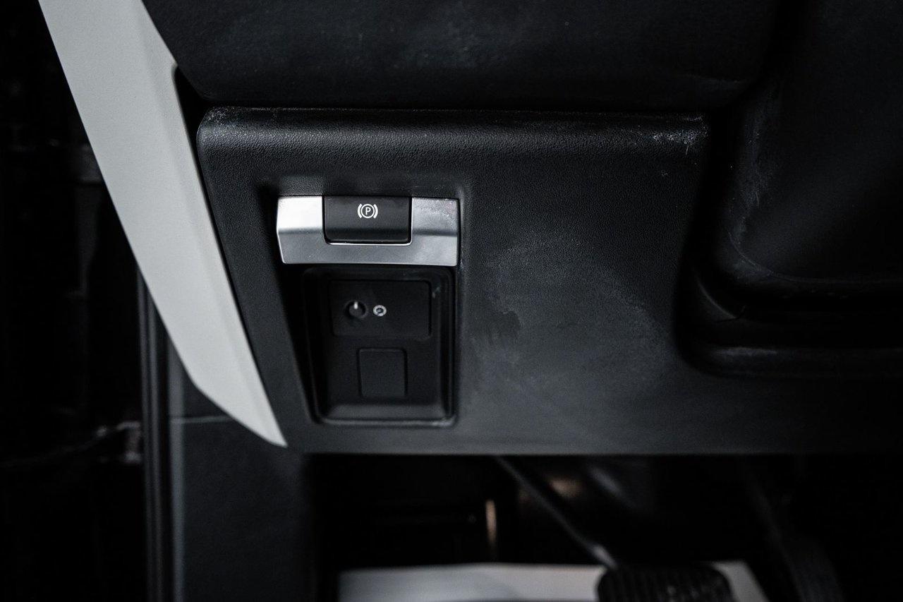 2022 Land Rover Defender SE Photo