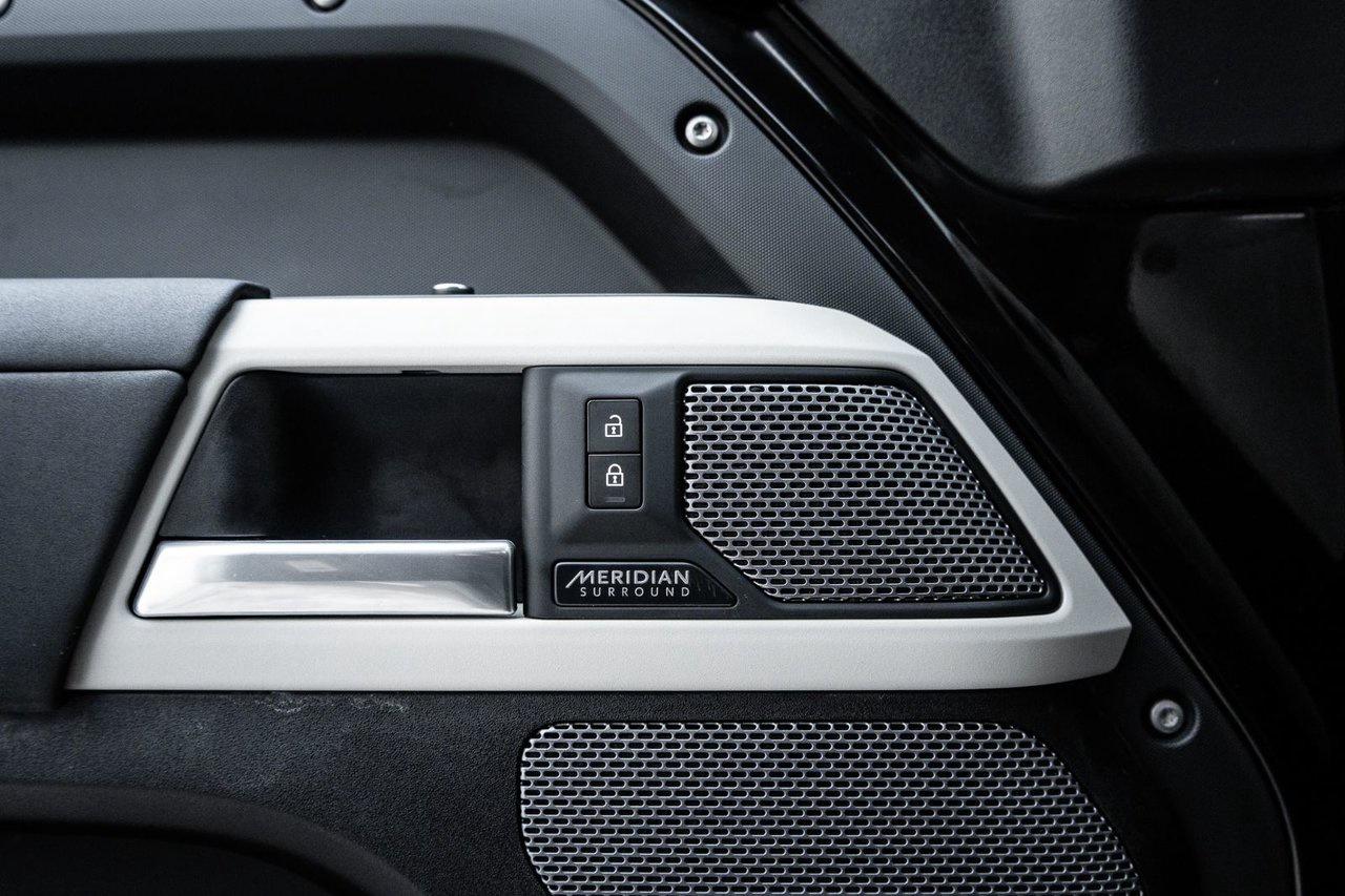 2022 Land Rover Defender 110 SE AWD Photo