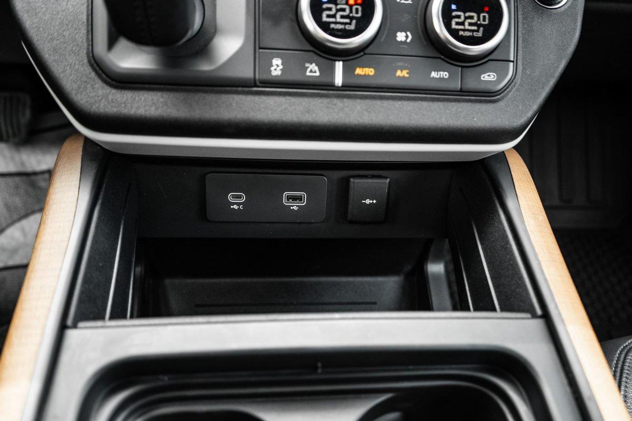 2022 Land Rover Defender 110 SE AWD Photo