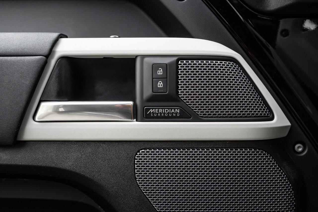 2022 Land Rover Defender 110 SE AWD Photo