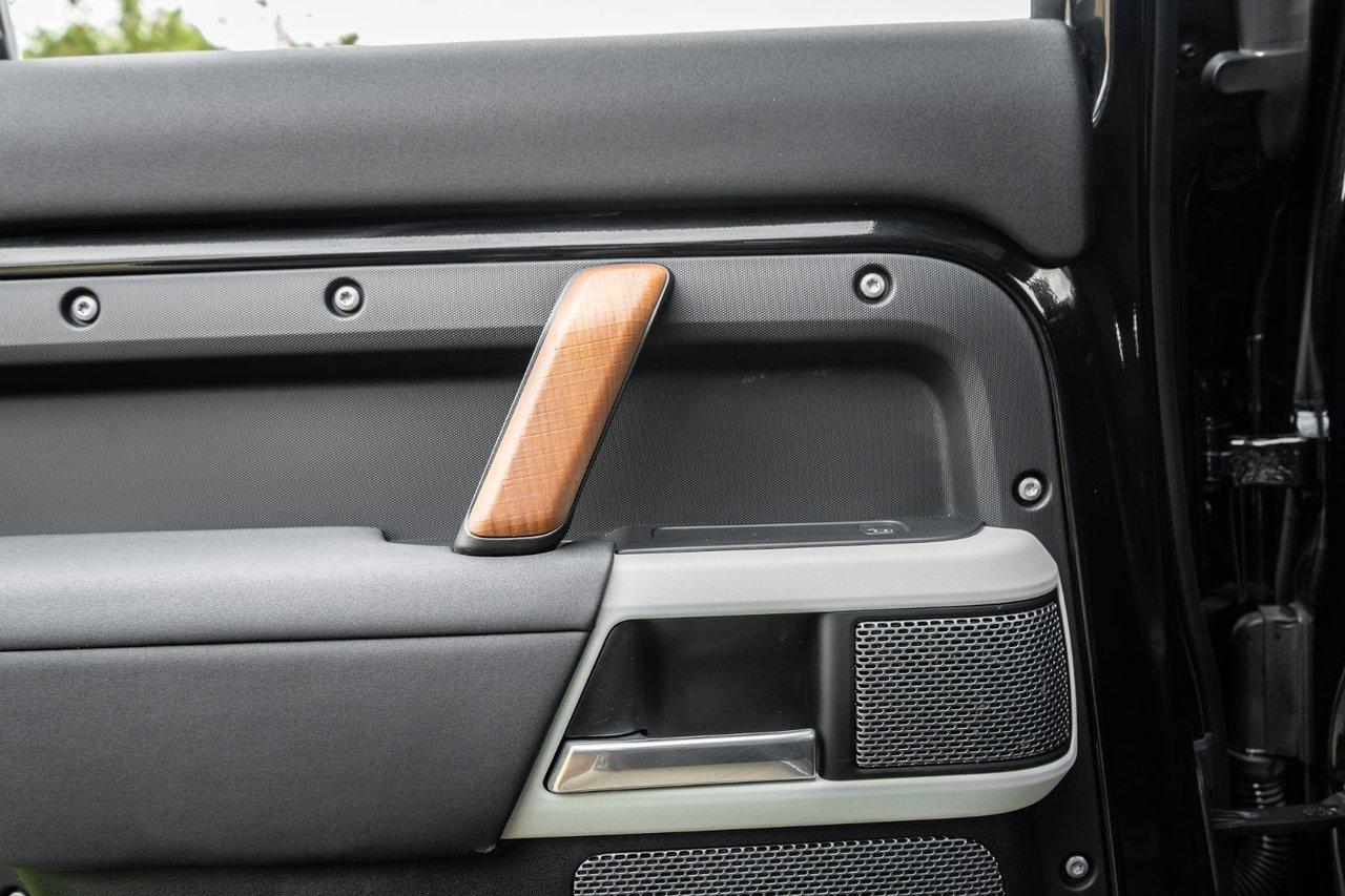 2022 Land Rover Defender 110 SE AWD Photo