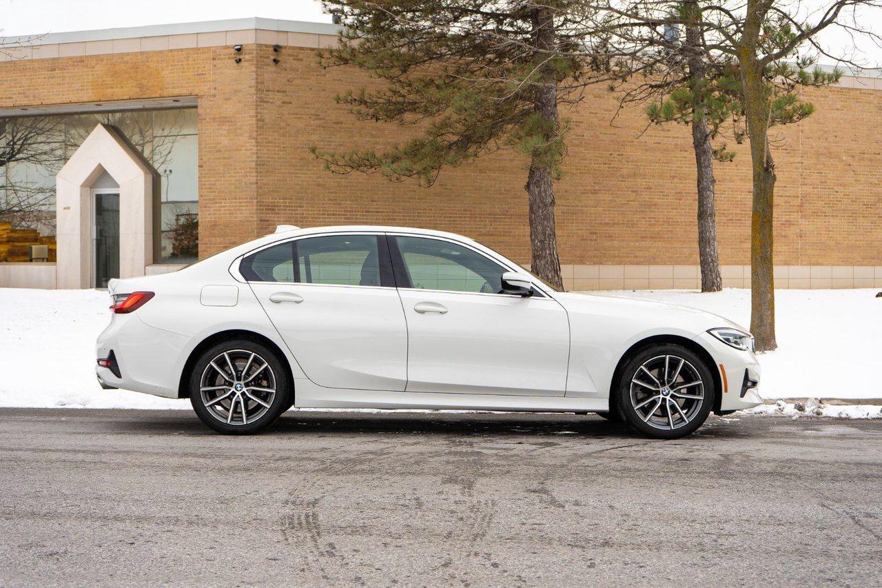 2022 BMW 3 Series 330i xDrive Photo4