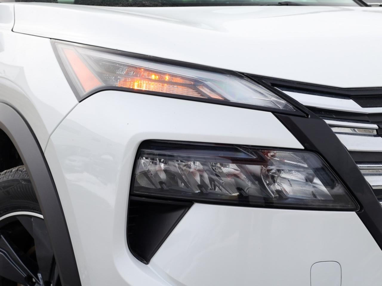 2024 Nissan Rogue SV Moonroof  - $192 B/W Photo