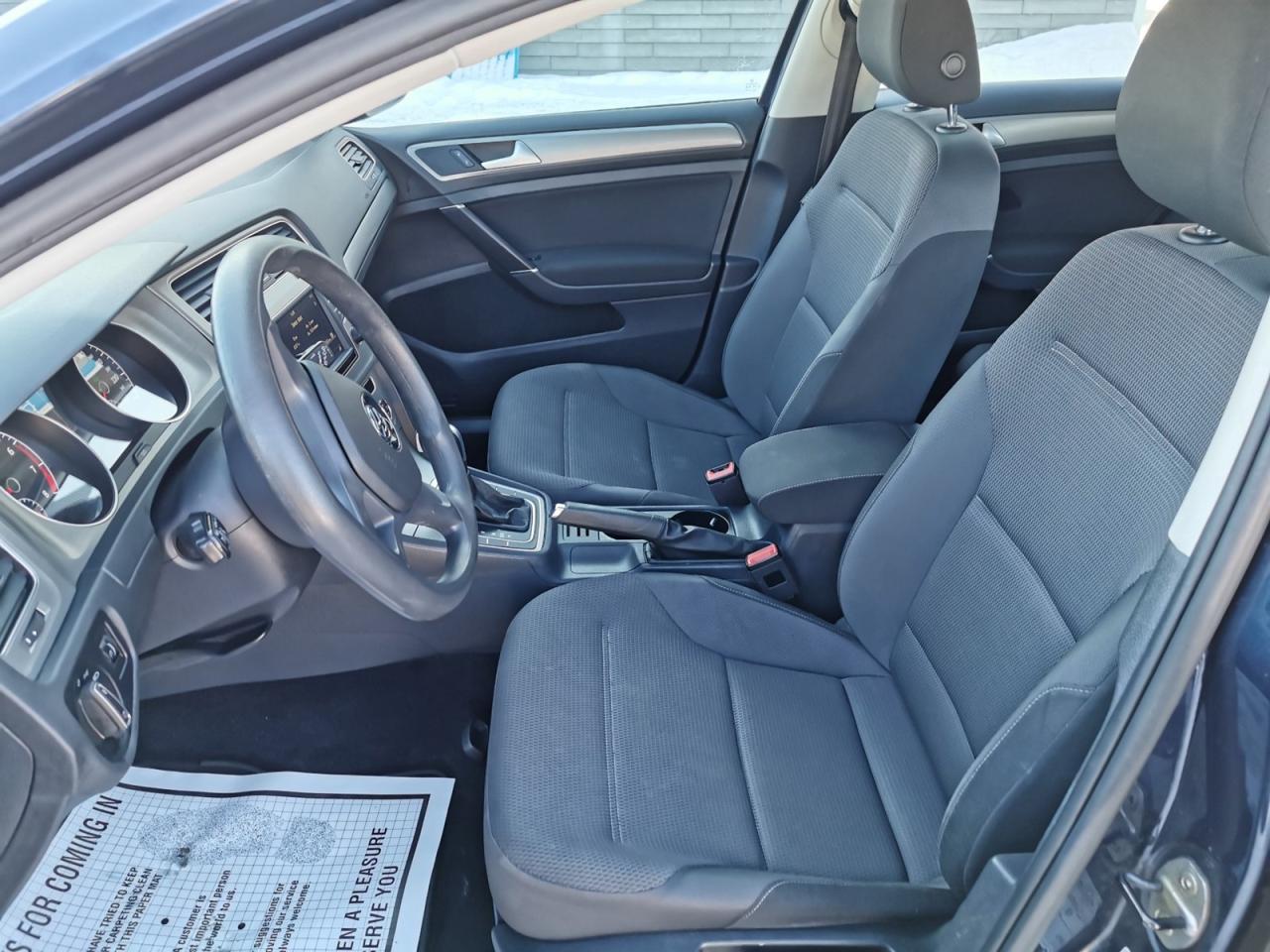 2017 Volkswagen Golf TSi  S Photo